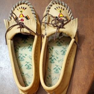 Taos Footwear Tan Moccasins with Embroidery